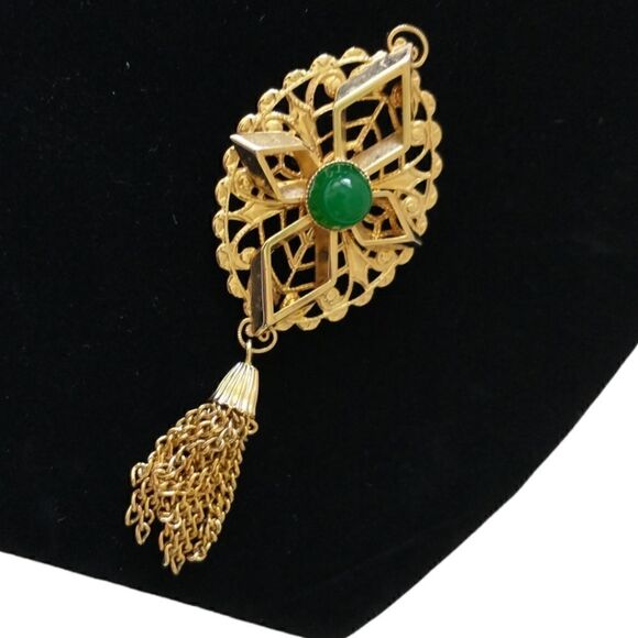 Sarah Coventry Peking Brooch Tassel Pin Filigree Gold Tone Green Glass Cabochon - Picture 8 of 16